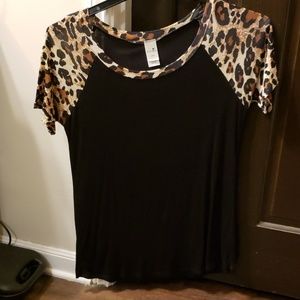 Super cute black short sleeve shirt with leopard